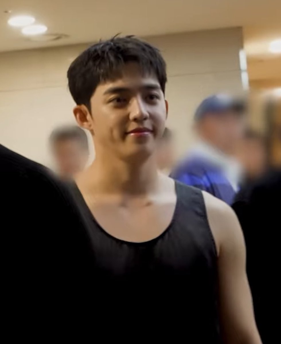 CheolsNoona's tweet photo. Seungcheol's bread smile https://t.co/TlXCrGnnOE