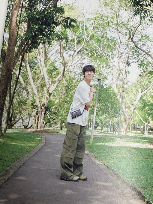 ddoingxo's tweet photo. Doyoung truly made Singapore beautiful .. this literally our childhood playground looking chic https://t.co/m46TRMM0F7