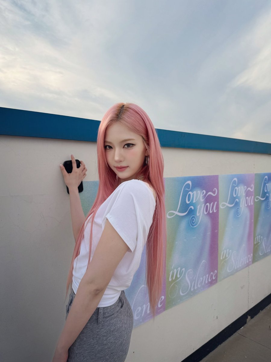 zuaolusi's tweet photo. A little pink, a little sunshine, and a lot of reasons to smile. Today felt like one of those days worth holding onto—full of soft moments, quiet happiness, and the kind of energy that makes everything feel a little more magical. https://t.co/mqU6QRZywO