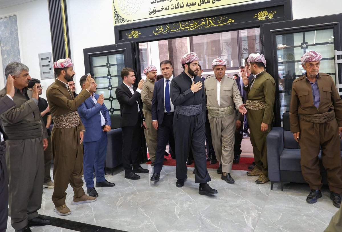 Adamrizgar's tweet photo. بەشداریی بەرێزان فەرماندە رەوان بارزانی و ادریس نێچیرڤان بارزانی لە مەراسیمی پرسەی دایکی سلێمان خالند مێرگەسۆری لە پیرمام. https://t.co/mQclGuMNh0