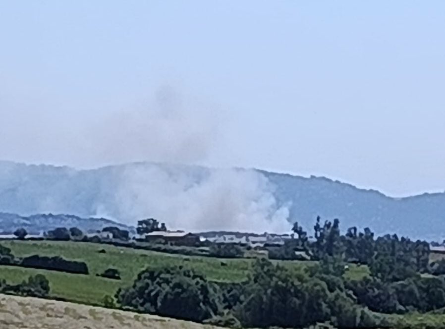 PacoCastanares's tweet photo. Incendio forestal en Plasencia (Cáceres) https://t.co/tU6Edn9nbh