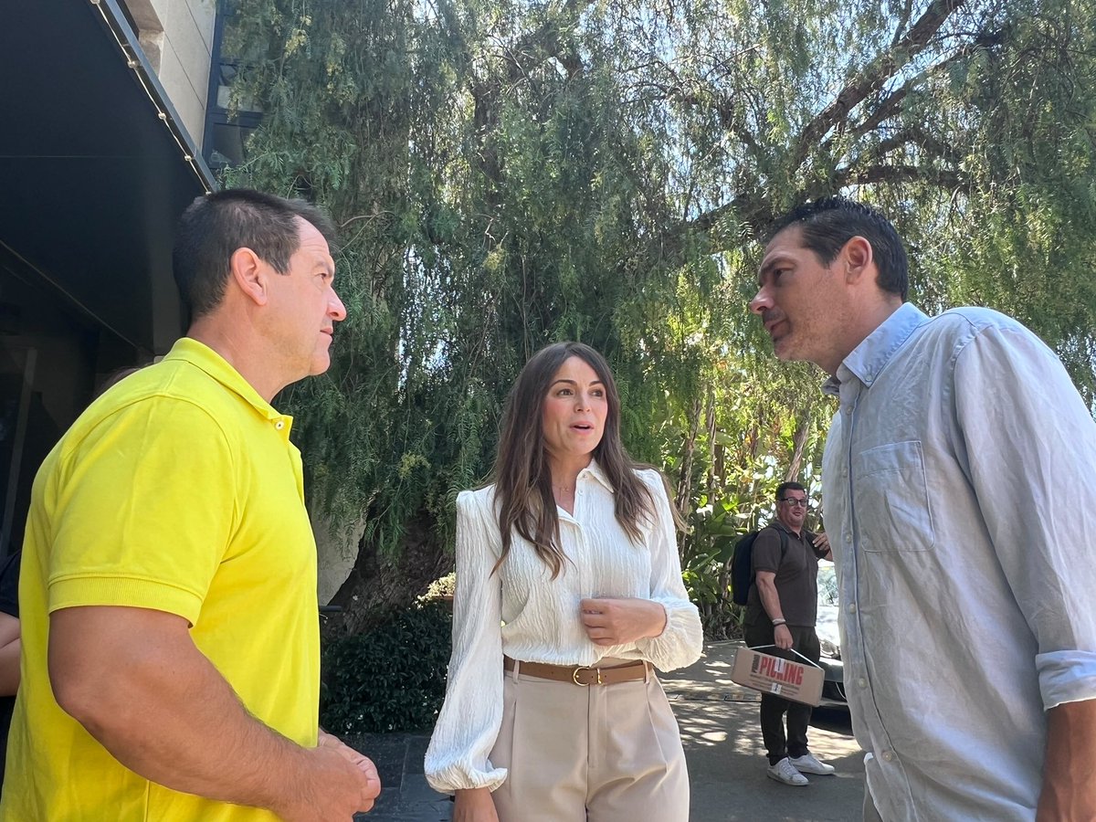 Rebepl's tweet photo. ⚽️He visitado el hotel de concentración de @ElPozoMurciaFS para trasladar a la plantilla y cuerpo técnico todo el apoyo y confianza del @AytoMurcia. 

Afrontan días decisivos por el título de Liga y queremos hacerles llegar la fuerza de toda la ciudad para el partido de mañana. https://t.co/gwbzs79C6V