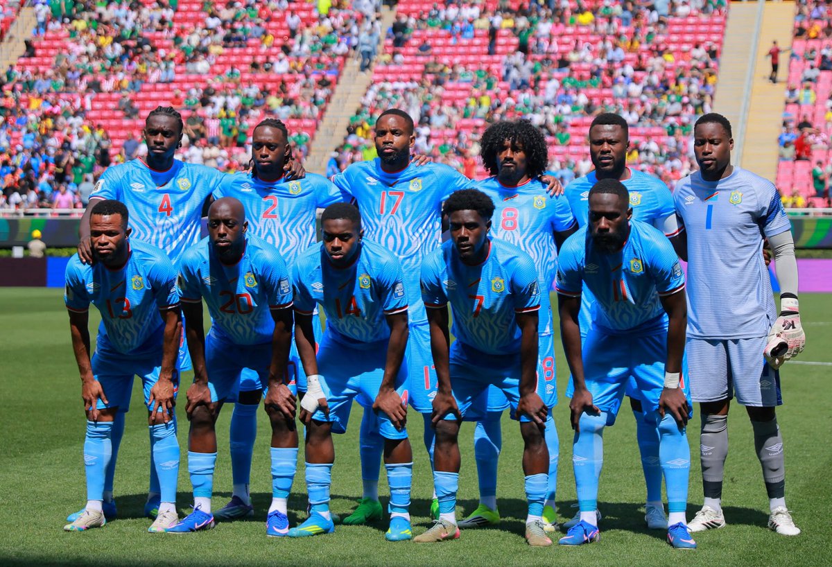 ActuCR7_'s tweet photo. 🚨 Noah Lunsi 🇨🇩 chauffe les Portugais avant Portugal 🇵🇹 - 🇨🇩 RD Congo :

« 𝗟𝗘𝗦 𝗣𝗢𝗥𝗧𝗨𝗚𝗔𝗜𝗦, 𝗩𝗢𝗨𝗦 𝗔𝗩𝗘𝗭 𝗜𝗡𝗧𝗘́𝗥𝗘̂𝗧 𝗔̀ 𝗡𝗢𝗨𝗦 𝗘𝗡𝗖**𝗘𝗥. »

« Personne n’a de Coupe du Monde dans cette poule, chacun se regarde dans les yeux. Si le Portugal ne bat pas le Congo, si le Congo gagne, même en cas de nul, je vais tout mélanger. 𝗝𝗘 𝗩𝗔𝗜𝗦 𝗩𝗢𝗨𝗦 𝗥𝗘𝗡𝗩𝗢𝗬𝗘𝗥 𝗙𝗔𝗕𝗥𝗜𝗤𝗨𝗘𝗥 𝗗𝗘𝗦 𝗜𝗠𝗠𝗘𝗨𝗕𝗟𝗘𝗦. » 😲

🎙️ Live TikTok.