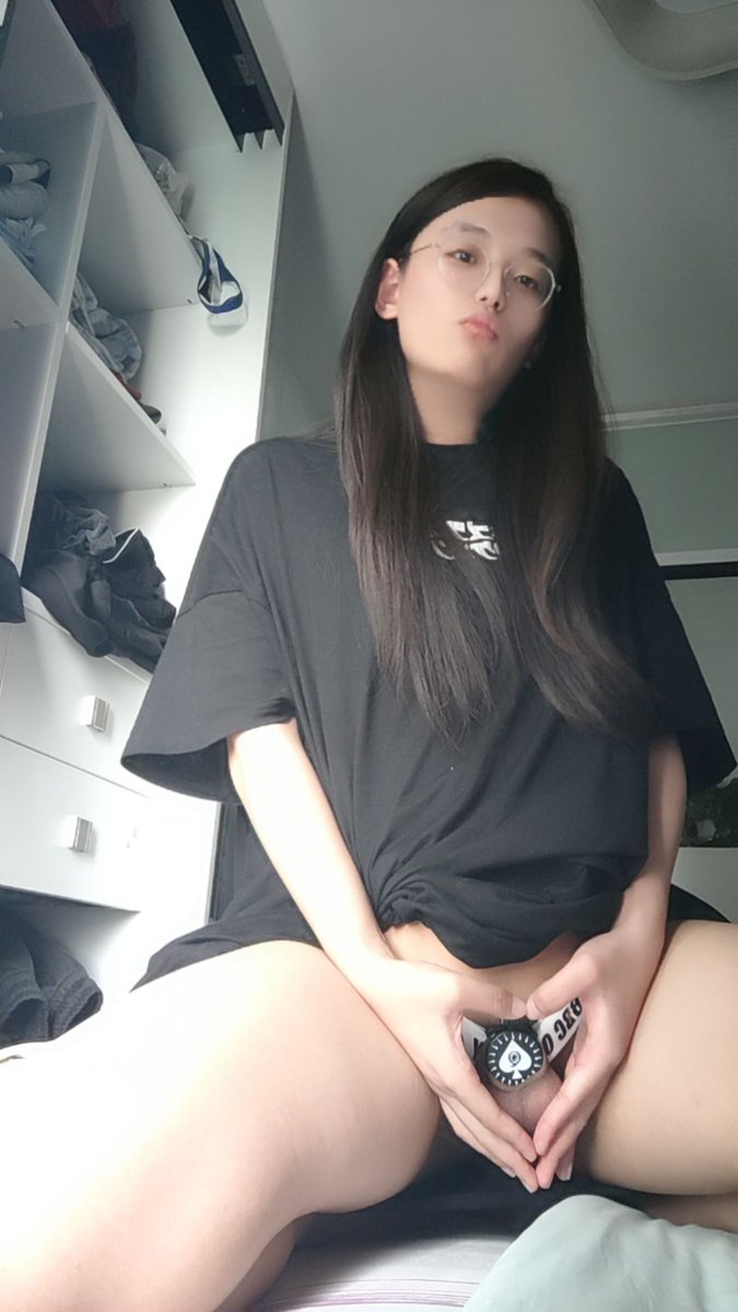 nancyyy395318's tweet photo. 平板锁好舒服，导尿管好刺激，锁住桃桃的小唧唧更像是奖励吧，干脆锁死算了变态
锁是来自@Li_just77 质量非常好客服态度也非常好
#男娘 #人妖 #贞操锁 #变态 #雌堕 https://t.co/KVUwiw4jCM