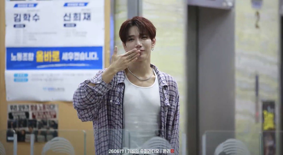 sxyldy_btm's tweet photo. MING should keep this hairstyle forever just like Wooyoung should keep his tokyo dome hairstyle forever. Really so super duper handsome!!!😻😻 https://t.co/m7V1b0Vr7O