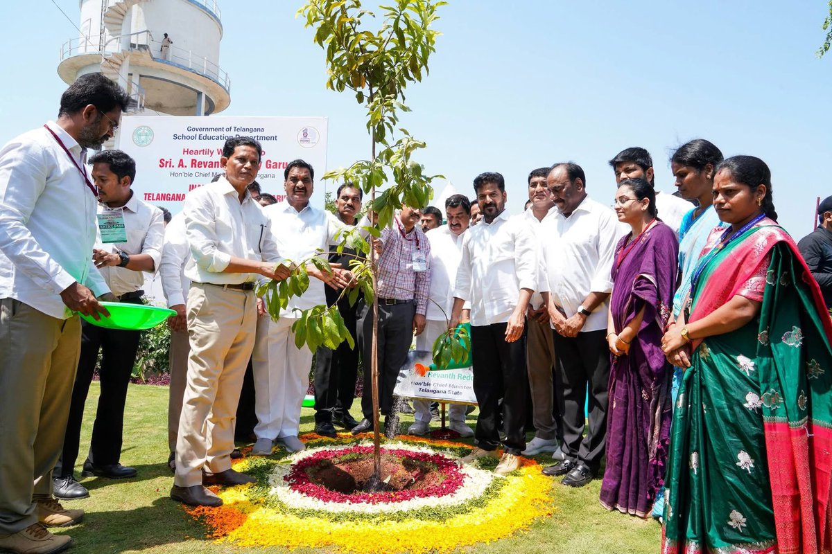 ShivaJyotsna's tweet photo. A proud moment for Telangana as Hon’ble Chief Minister Shri Revanth Reddy Garu inaugurated the Telangana Public School at Arutla. This landmark initiative reflects the Government’s commitment to providing quality education for every child.
@TelanganaCMO 
@revanth_anumula 
@edu_commissonTG