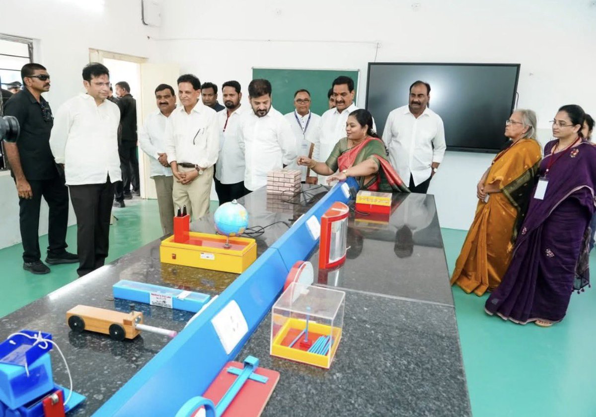 ShivaJyotsna's tweet photo. A proud moment for Telangana as Hon’ble Chief Minister Shri Revanth Reddy Garu inaugurated the Telangana Public School at Arutla. This landmark initiative reflects the Government’s commitment to providing quality education for every child.
@TelanganaCMO 
@revanth_anumula 
@edu_commissonTG