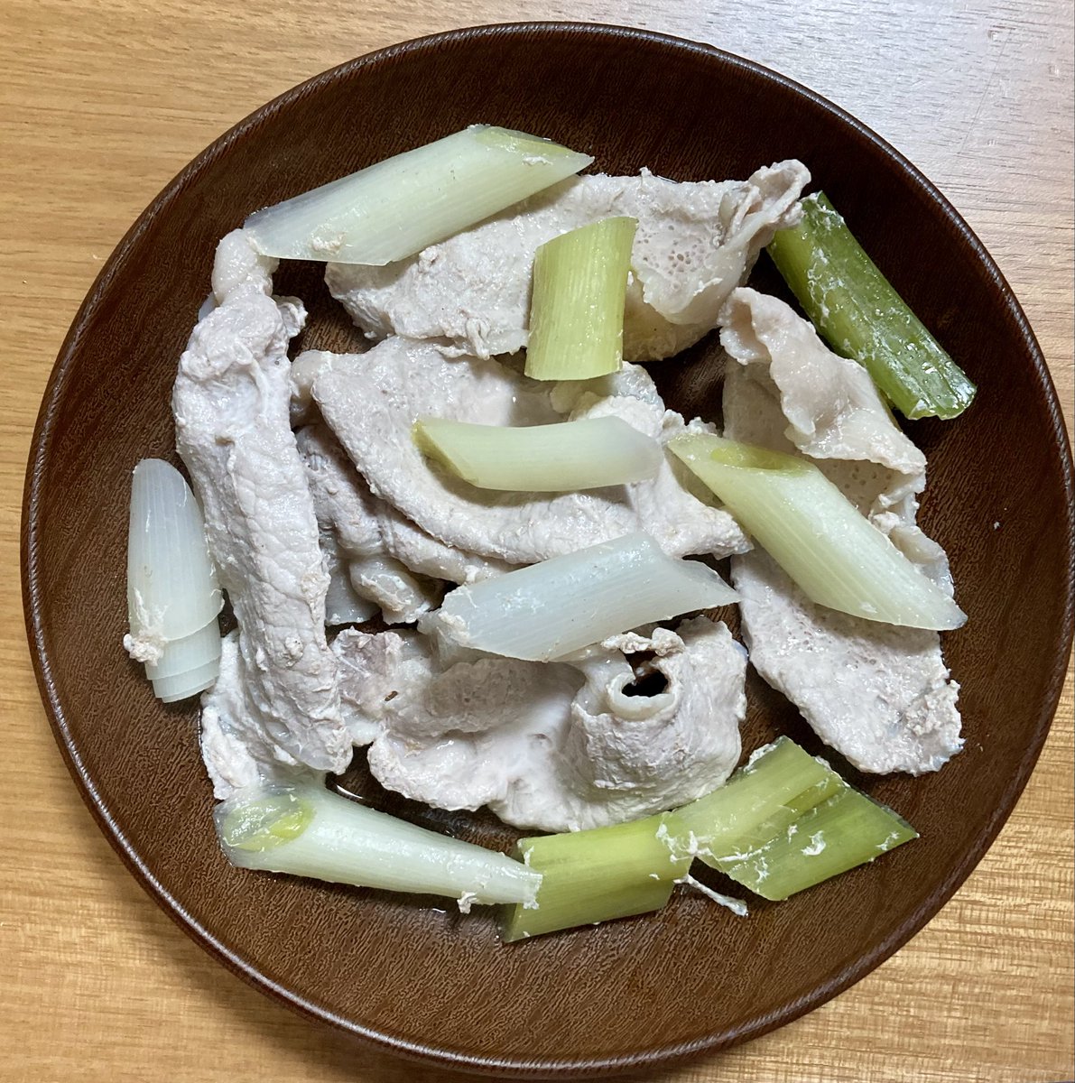 Hitomi19K's tweet photo. 今日食べたおやつと晩御飯

晩御飯
豚肉しゃぶしゃぶ　長ネギ入り

おやつ
イオンのギリシャヨーグルト　脂質0.1 g
バナナ
ミルメーク　コーヒー牛乳
かっぱえびせん　ノンフライ

ギリシャヨーグルト美味しい…はまっちゃうかも… https://t.co/Q6uI7HlsqL