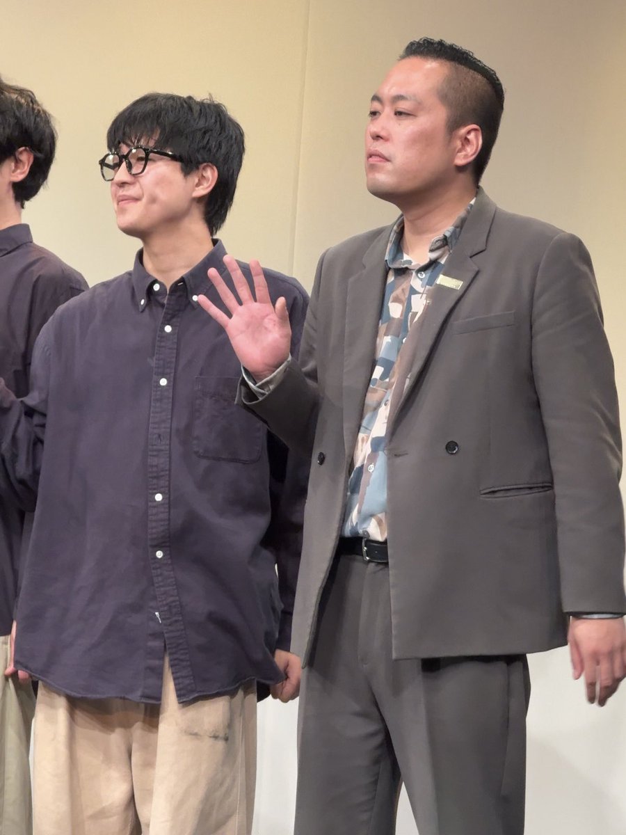hikachu_95's tweet photo. 一瞬で✌🏻から✋🏻に変えてたのを目撃 https://t.co/Nud7Zu23aP