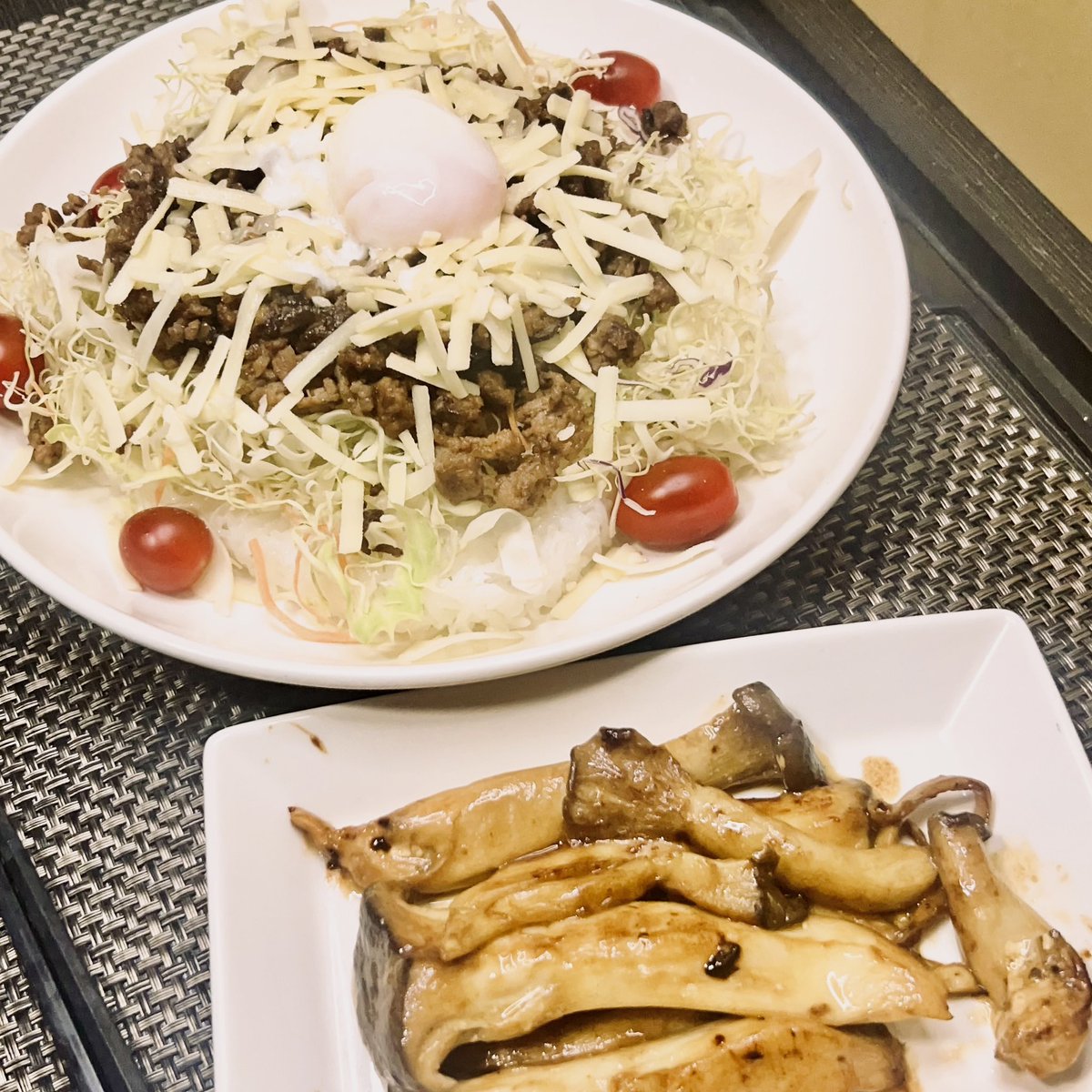 _ShigaKnight's tweet photo. 晩ごはーん。
ガパオライスにエリンギのマヨネーズ炒め。
#おうちごはん https://t.co/8PLn9VXDw1
