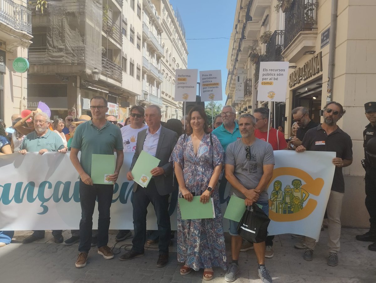 esquerraunida's tweet photo. Enfront d'un model econòmic generador de desigualtats, des de Esquerra Unida recolzem el manifest pel #FinançamentJust.

Exigim els recursos necessaris per a blindar la nostra sanitat, educació i serveis socials. https://t.co/M2Z4Nbx1GG