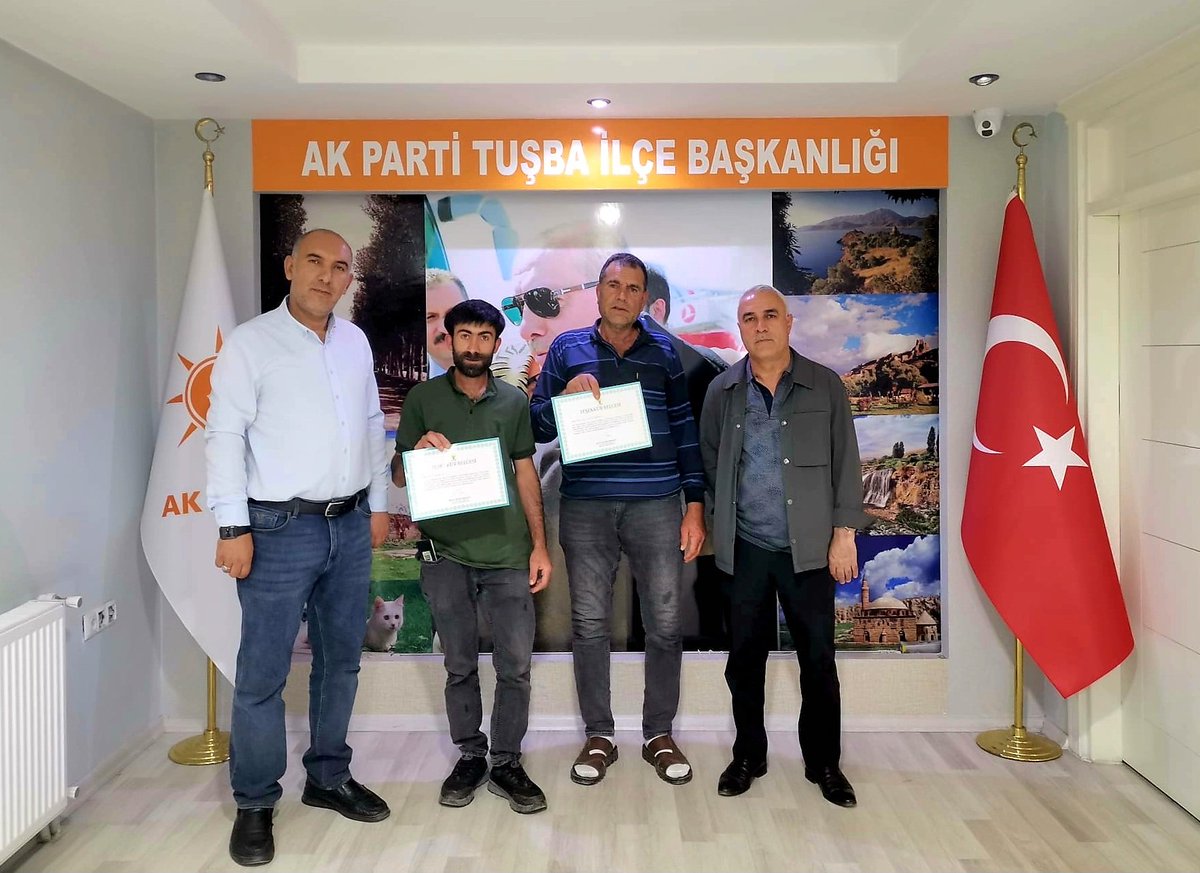 umitkanan72's tweet photo. 📍 AK Parti Tuşba İlçe Başkanlığı

İlçe başkanlığımızda hemşehrilerimizle bir araya gelmeye devam ediyoruz.

Partimize katılım sağlayan kıymetli vatandaşlarımıza, Cumhurbaşkanımız ve Genel Başkanımız Sayın Recep Tayyip Erdoğan’ın selamlarını ileterek teşekkür belgelerini takdim ettik.

Güçlü Türkiye yolculuğunda bizlerle birlikte yürüyen tüm hemşehrilerimize gönülden teşekkür ediyor, muhabbet ve kardeşlik iklimini büyütmeyi sürdürüyoruz.

#AKPartiTuşba  #TürkiyeYüzyılı #AKParti  #BirlikBeraberlik

@ahmetbuyukgumus @mustafaalkayis @Recep_ayd25 @K_Turkmenoglu_V @Burhan_Kayaturk @ArvasAbdulahat  @serdaraysan65 

@akparti @AKGMTeskilat @akpartivan @vanaktusba
