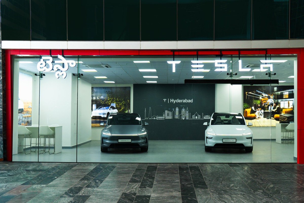 Rishbhmalhotra's tweet photo. Tesla has opened its 5th Experience Centre in India at HITEC City, Hyderabad.

Now explore the 2026 Model Y Premium RWD and Model Y L through guided walkarounds.

Deliveries and after sales support will also be handled locally from Bollaram.

#Tesla #TeslaIndia #TeslaHyderabad https://t.co/CgQhatbrTE