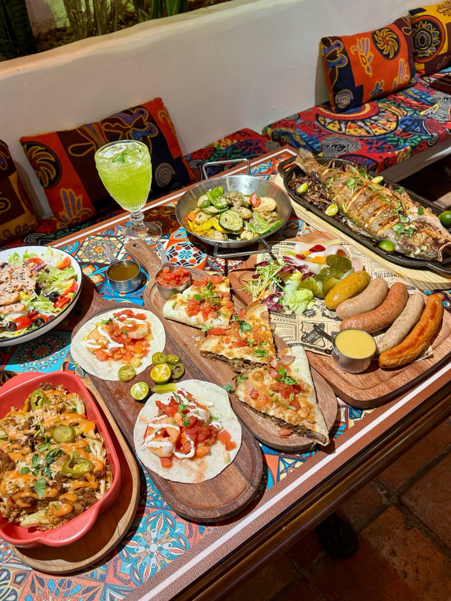 3XLexvgBEdA4YBy's tweet photo. Just spent 20 minutes arguing over who gets the last taco. Guess the winner’s buying two more for us https://t.co/UTki9Y2m9B