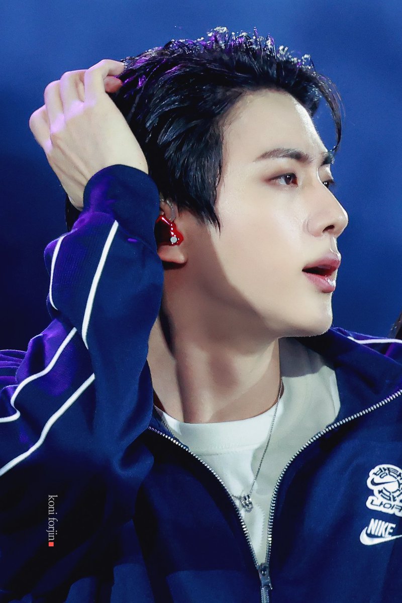 1204_roro's tweet photo. 김석진 어쩜 이래♡ https://t.co/W8rbqVEKwB