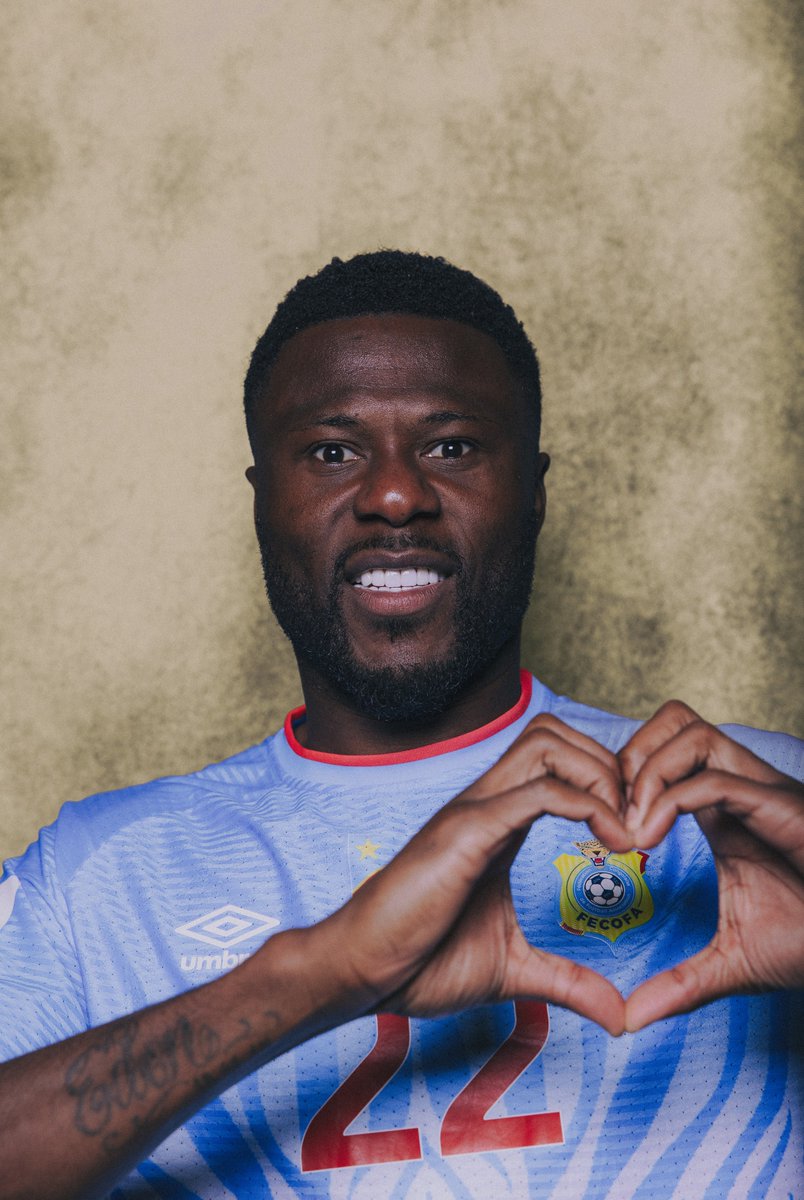 fifaworldcup_fr's tweet photo. L'amour du maillot 🇨🇩 CM22

#FIFAWorldCup | @FecofaRdc https://t.co/qzXnu4Y7Ti