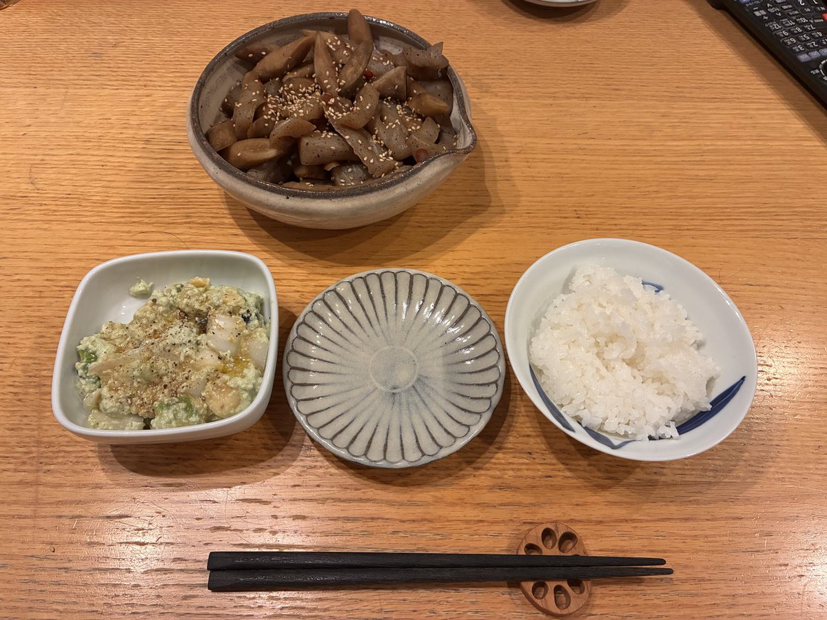MyLifeOfFoods's tweet photo. ごぼうとこんにゃくの甘辛煮
枝豆豆腐とアボカドと新玉ねぎのカプレーゼ風 https://t.co/fstZwS2fSi