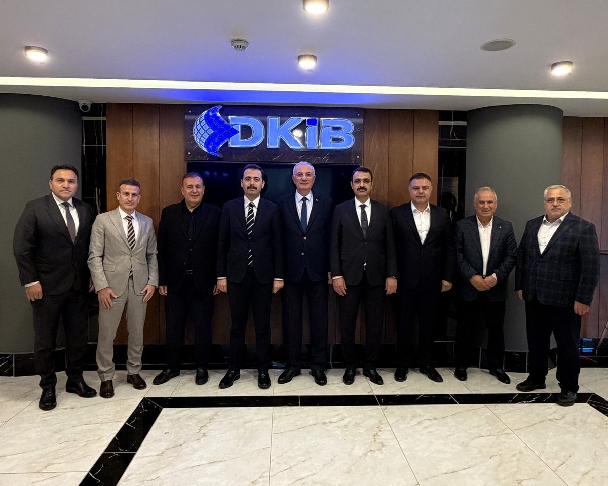 DkibTr's tweet photo. Trabzon Vali Yardımcısı Sayın Hacı Osman HÖKELEKLİ, Trabzon SGK İl Müdürü Sayın Erdem AKBAY, Trabzon Defterdarı Sayın Ramazan YAŞAR, Trabzon Ticaret ve Sanayi Odası Yönetim Kurulu Başkanı Sayın Erkut ÇELEBİ, Trabzon Ticaret Borsası Başkanı Sayın Eyyüp ERGAN ve şehrimizin iş insanlarından Sayın Bekir AKTÜRK; DKİB Yönetim Kurulu Üyemiz Sayın Cemil ALBAYRAK ve Genel Sekreterimiz Sayın Ongan BAHADIR’ın da yer aldığı program kapsamında, Yönetim Kurulu Başkanımız Sayın Selçuk İSKENDER’i ziyaret etti.

Başkanımıza hayırlı olsun dileklerinin iletildiği ziyarette, şehrimizin ekonomik ve ticari gündemi ile bölgesel kalkınmaya katkı sağlayacak iş birliği imkânları üzerine verimli bir istişare gerçekleştirildi.

Nazik ziyaretleri ve kıymetli değerlendirmeleri dolayısıyla kendilerine teşekkür ederiz.