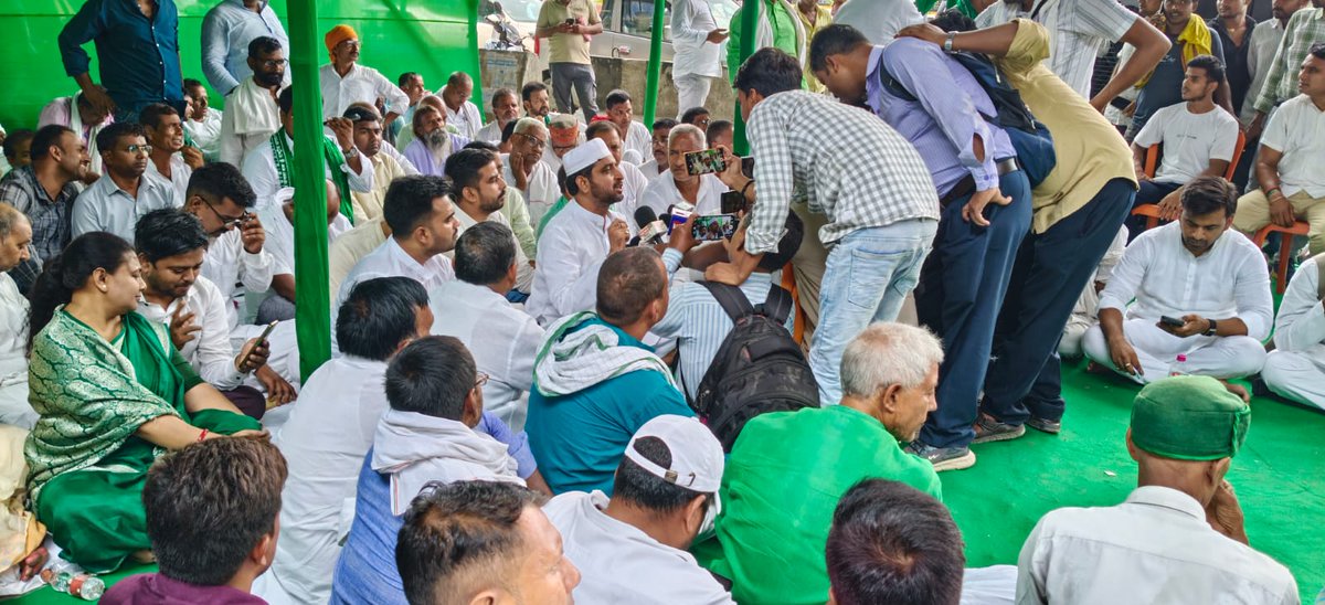 qarisohaibrjd's tweet photo. आज राजद द्वारा आयोजित राज्यव्यापी जिला स्तरीय धरना प्रदर्शन कार्यक्रम को लेकर वैशाली जिले के राम आशीष चौक पर में जिला प्रभारी होने के नाते अपने दायित्व का निर्वहन किया सफल कार्यक्रम के लिए सभी सम्मानित साथियों को बहुत-बहुत धन्यवाद।

ज्ञात हो कि पार्टी द्वारा आज रज्यभर में महंगाई, बेरोजगारी, भ्रष्टाचार, पलायन, चौपट शिक्षा व्यवस्था और ध्वस्त कानून व्यवस्था सहित जनमुद्दों को लेकर ज़िला अस्तरिये धरना प्रदर्शन आयोजित किया गया था।
Tejashwi Yadav Lalu Prasad Yadav R.J.D - राष्ट्रीय जनता दल