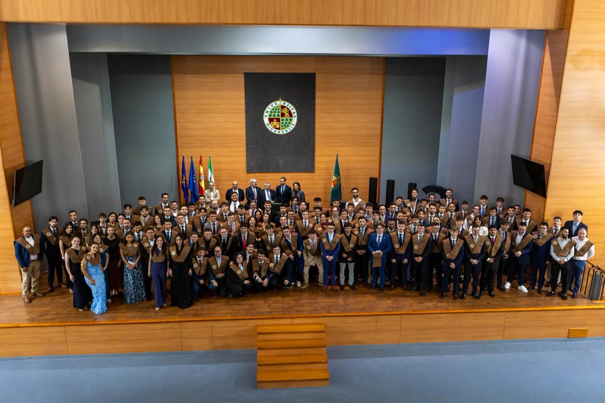 epsjaen's tweet photo. 🎓 La @epsjaen celebró la graduación de las titulaciones de Grado y Máster de la Rama Informática correspondientes al curso académico 2025/2026.
¡Enhorabuena! 👏
https://t.co/pTLvhLvSRH
#UJA #EPSJ #GraduaciónEPSJ #Ingeniería #Universidad https://t.co/u2B73IsrJ1