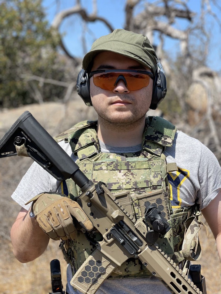 Rat_Master792's tweet photo. @PakYule I was issued this same type of plate carrier a while ago… https://t.co/yqhRMf3jo1