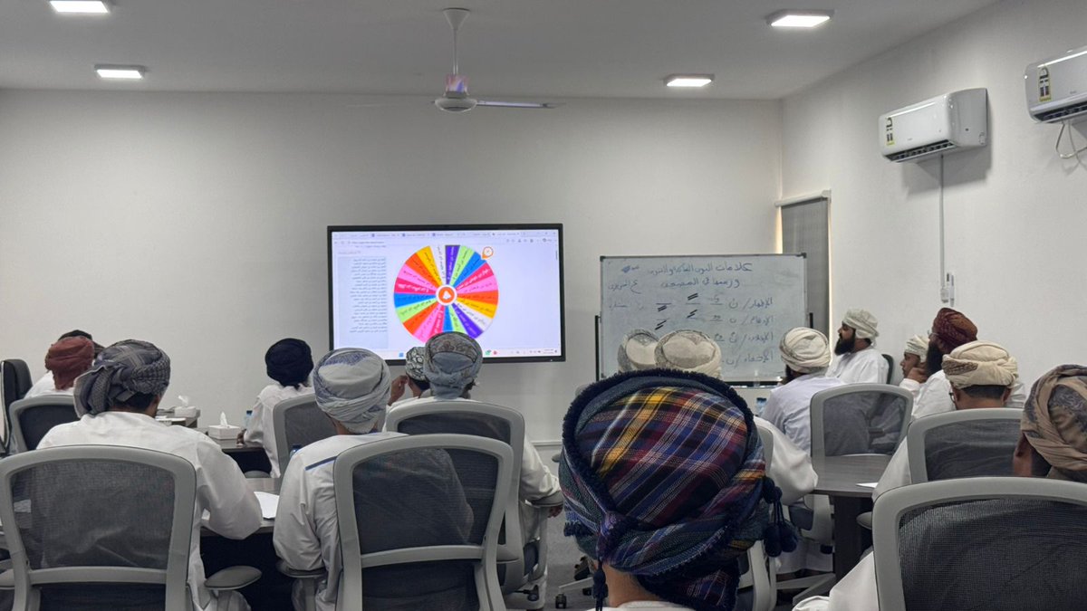 meradhofar's tweet photo. اختتمت المديرية العامة للأوقاف والشؤون الدينية بمحافظة ظفار دورة "مهارات تعليم القرآن الكريم" المخصصة لأئمة الأوقاف، بهدف تطوير كفاءاتهم العلمية والمهنية وتعزيز مهاراتهم في تعليم كتاب الله وفق أحدث الأساليب التربوية والتطبيقية. https://t.co/nKvGv0lRpj