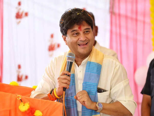 Shivamrangesh's tweet photo. महाराज साहब @JM_Scindia जी केवल एक जनप्रतिनिधि नहीं, बल्कि जनसेवा और समर्पण की मिसाल हैं। 
उनका संघर्ष, सरलता और समाज के प्रति समर्पण हम सभी को प्रेरित करता है।
जनता के सुख-दुःख में सहभागी बनकर विकास की नई राह प्रशस्त करते हैं।
ऐसे हमारे श्रीमंत पर हमें गर्व है।
@Officejmscindia https://t.co/GVqEpd989m