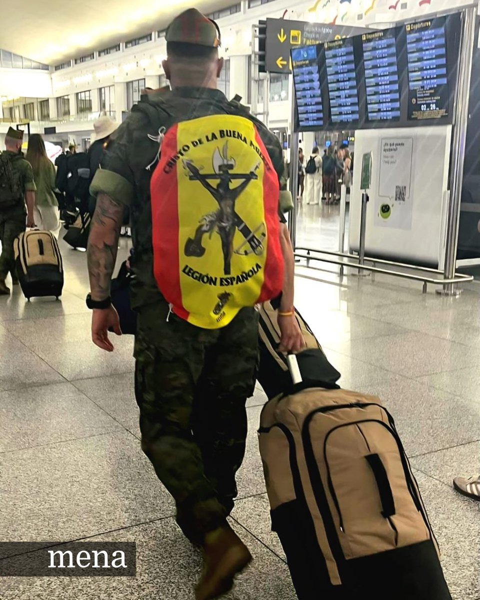 cofradiamena's tweet photo. El primer contingente del Tercio “Alejandro Farnesio”, 4° de @lalegion_es, con sede en Ronda, parte del aeropuerto de Málaga con destino a Eslovaquia donde se unirá a la misión internacional bajo mandato de la OTAN. 

En cada partida y en cada misión, el legionario reserva un lugar de honor en su equipaje para su Santo Protector, el Cristo de la Buena Muerte. Su imagen y su recuerdo viajan siempre con él, como símbolo de fe, valor y entrega al servicio de España.

#LaLegion #Mena2026 #CofradíasMLG
