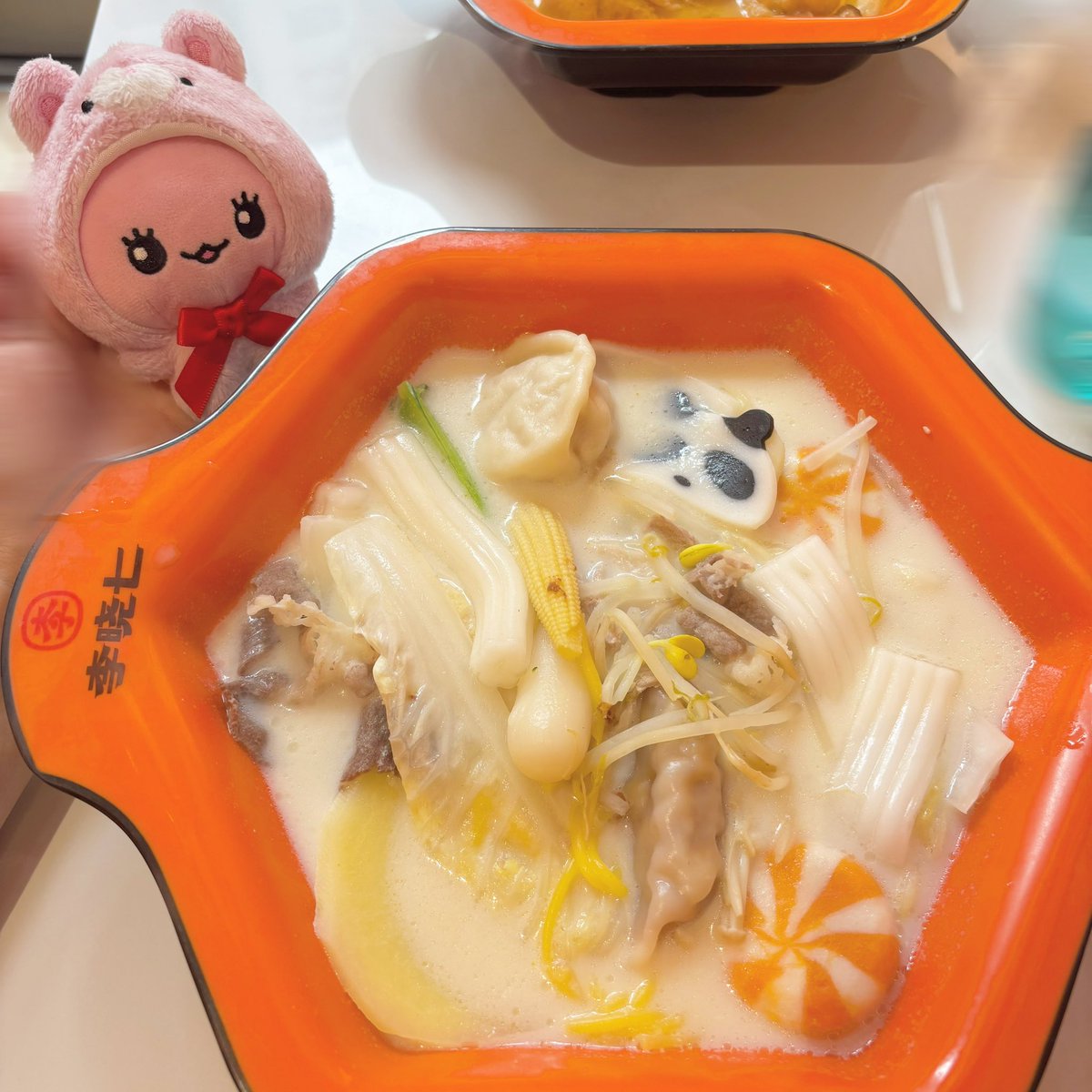 L8s3serables's tweet photo. #うるりんちゃんとおでかけ 
しぶやのうまいもの🤝
ティーパフェ聖地巡礼🫖🌟
麻辣湯初めて食べたおいしかった🐼🍥
次はもっと野菜を入れよう😼❣️ https://t.co/jBDCs0onVL