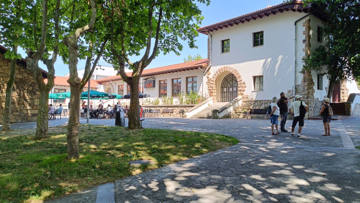 Ekobideak's tweet photo. ⛲Este domingo nos hemos animado a descubrir los orígenes más antiguos de Leioa y sus esculturas más modernas

👪¡Muchas gracias por participar!

💻Reserva tu plaza para la siguiente actividad en https://t.co/gXDcgQpwWc

🟢🔵🟠
Programa de visitas guiadas LEIOA PASO A PASO https://t.co/mZNg9rgqq7