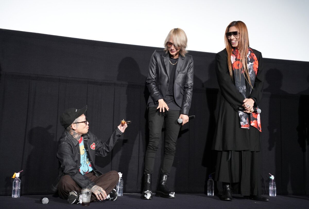 TKawamitsu's tweet photo. DIR EN GREY の炎上なんて京がだんご食ってたくらい https://t.co/KKlHBxQyMd