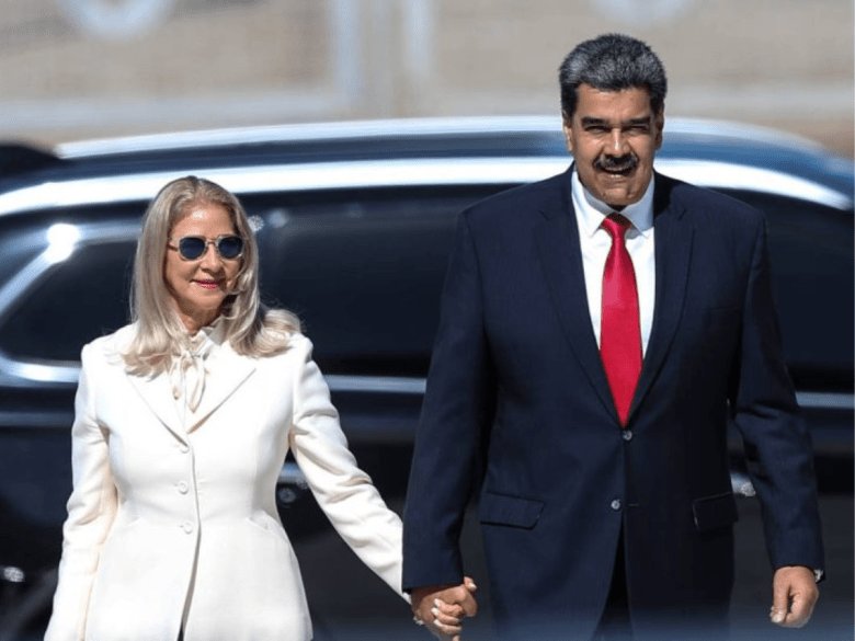 CoralTeresa's tweet photo. 🚨🇻🇪🇺🇲 URGENTE: El DOJ solicitó posponer la audiencia Maduro del 30 de junio al 22 de julio.

¿Por qué? Porque el Presidente goza de inmunidad y la acusación no tiene base fáctica ni territorial.
No es un juicio: es un acto de hostilidad política. El mundo ya lo vio. https://t.co/2guSgXixrx