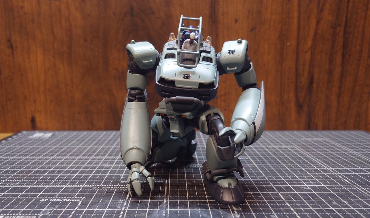 ryousangta's tweet photo. おっさんは
スジボリガイドテープとマジックで
なんちゃってデカールを偽造した。

研修用レイバーの誕生である。 https://t.co/WAp2sUzGzH