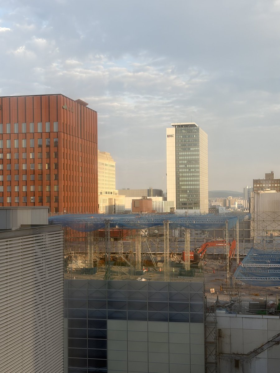 zaisatsu's tweet photo. 解体中の札幌エスタを横から見てみました。
そごうの頃からの記憶があるからか、寂しさを感じますね（2号） https://t.co/t1CWr11FUb