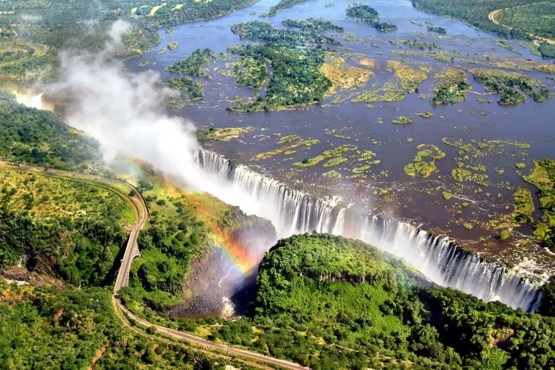 China_Amb_Zim's tweet photo. China is Zimbabwe's largest source market for tourists in Asia. In the first quarter of 2026, over 10,000 Chinese visitors contributed to an 11% 🇿🇼 year‑on‑year increase in international arrivals, further cementing Zimbabwe's position among the world's leading tourism destinations.

Beyond tourism revenue and economic gains, cross‑border tourism also brings peoples closer and deepens bilateral bonds. 🇨🇳🇿🇼