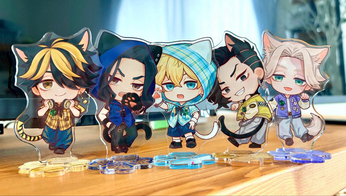 ytr_pyng's tweet photo. 買ったアクスタ5人並べて飾ったらさらに可愛い🐱💘今回❄️を授かれたことで御朱印もファイルもトリオが揃って嬉しい✨ https://t.co/tSEKXd3dm5