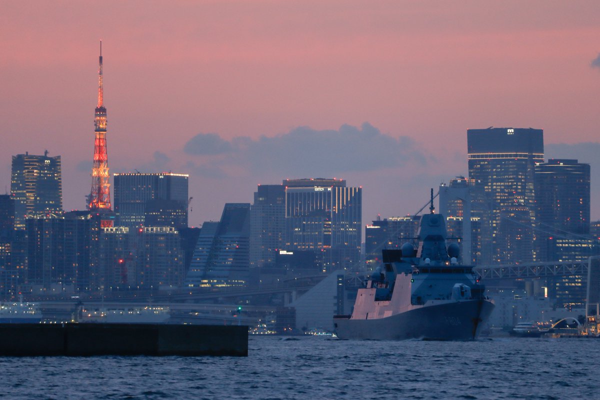Ocoge_Camera's tweet photo. 2026.6.17

HNLMS De Ruyter (F804)

日没後、東京を出港しました。
夜間での浦賀水道の通航となりますがお気をつけて。 https://t.co/BnTZ207eh2