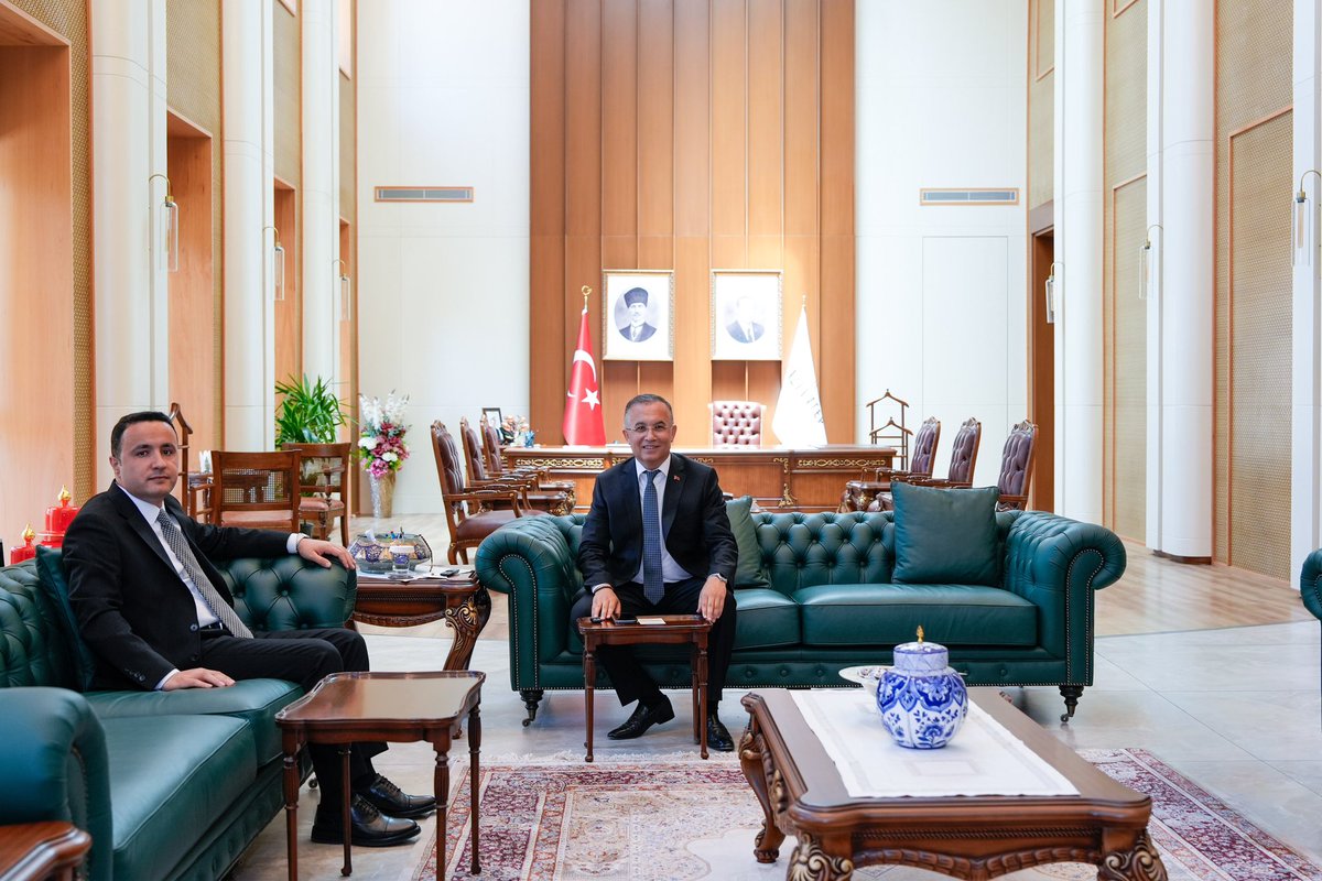 gantepvaliligi's tweet photo. 2026 Adli ve İdari Yargı Kararnamesi ile Tokat Cumhuriyet Başsavcılığı görevine atanan Nizip Cumhuriyet Başsavcısı Erhan Birol, Valimiz Kemal Çeber’e veda ziyaretinde bulundu.

Valimiz, ilçemizdeki görev süresi boyunca yürüttüğü hizmetler dolayısıyla Başsavcı Erhan Birol’a teşekkür ederek, yeni görev yerinde başarılar diledi.