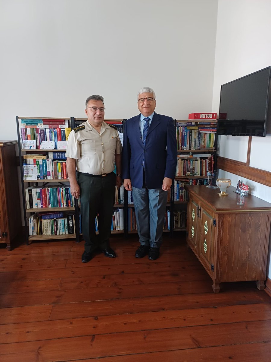 hakankubali's tweet photo. Kastamonu Garnizon Komutanı ve Asker Alma Bölge Başkanı Kd. Albay, değerli hemşerim ve arkadaşım sayın Ali Bayram AKTAŞ tayininin Ankara'ya çıkması dolayısıyla tarafıma veda ziyaretinde bulundu. Komutanıma yeni görevinde başarılar diler ve herşey için teşekkür ederim. https://t.co/mbFa1drvdW
