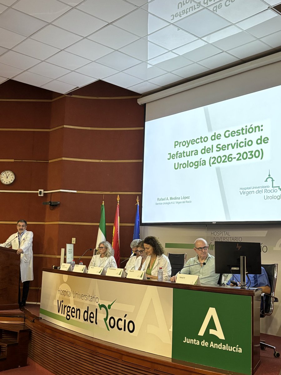 UronefroHUVR's tweet photo. Hoy el Dr. @rafamedinaSVQ , Jefe de Servicio de nuestra unidad en el @HospitalUVRocio ,presenta el proyecto de gestión en el servicio para los siguientes 4 años, remarcando lo que ya se ha venido consiguiendo hasta ahora. 

#SomosHUVR #Urologia https://t.co/itinT3B9sT