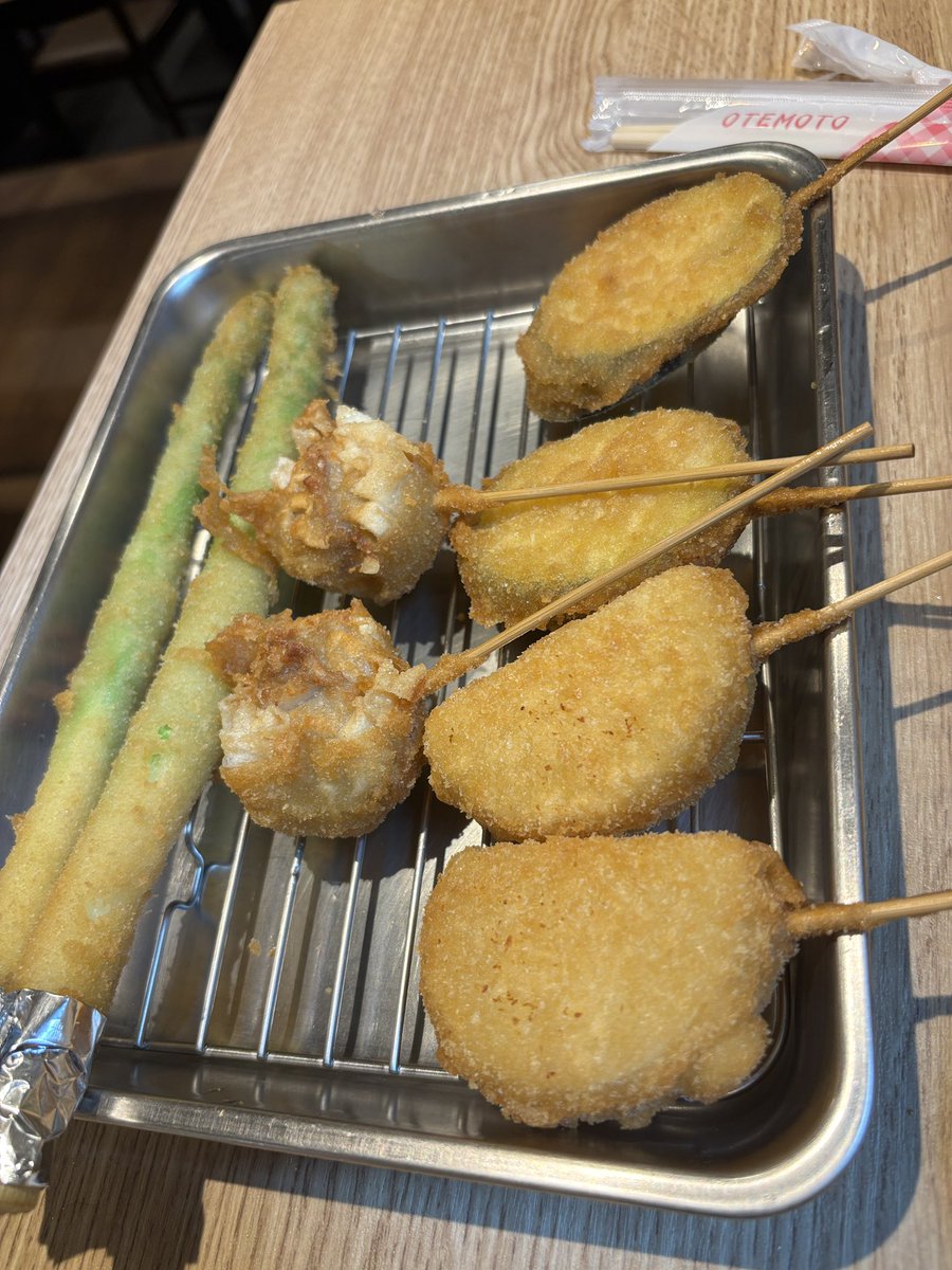Ij5Ta's tweet photo. ラストは串カツ食べておわり https://t.co/NlPXxLByd0