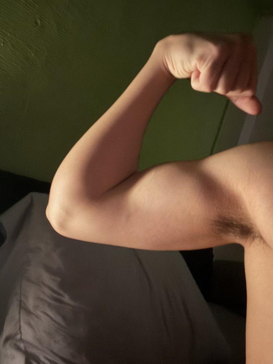 KokoKunchie's tweet photo. Thanks so much for helping me reach 1K, I appreciate the love n support, as a thanks enjoy this treat. #biceps #abs https://t.co/IAnVIFvSXm