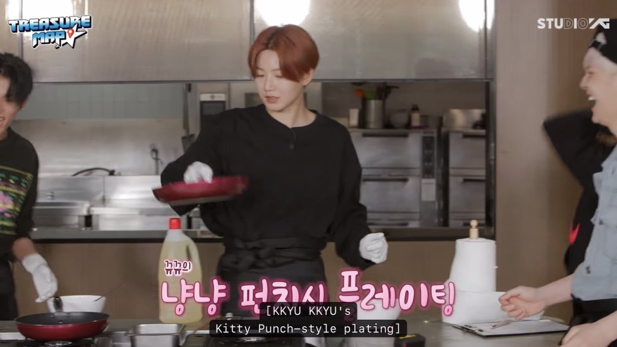 kyuhoer's tweet photo. “kkyu kkyu kitty punch” “metikkyulous” “rider kkyu” 

the editor is a certified kyustan because they’re finding ways to insert ‘kkyu’ into every word possible https://t.co/g3M0lHfxSL