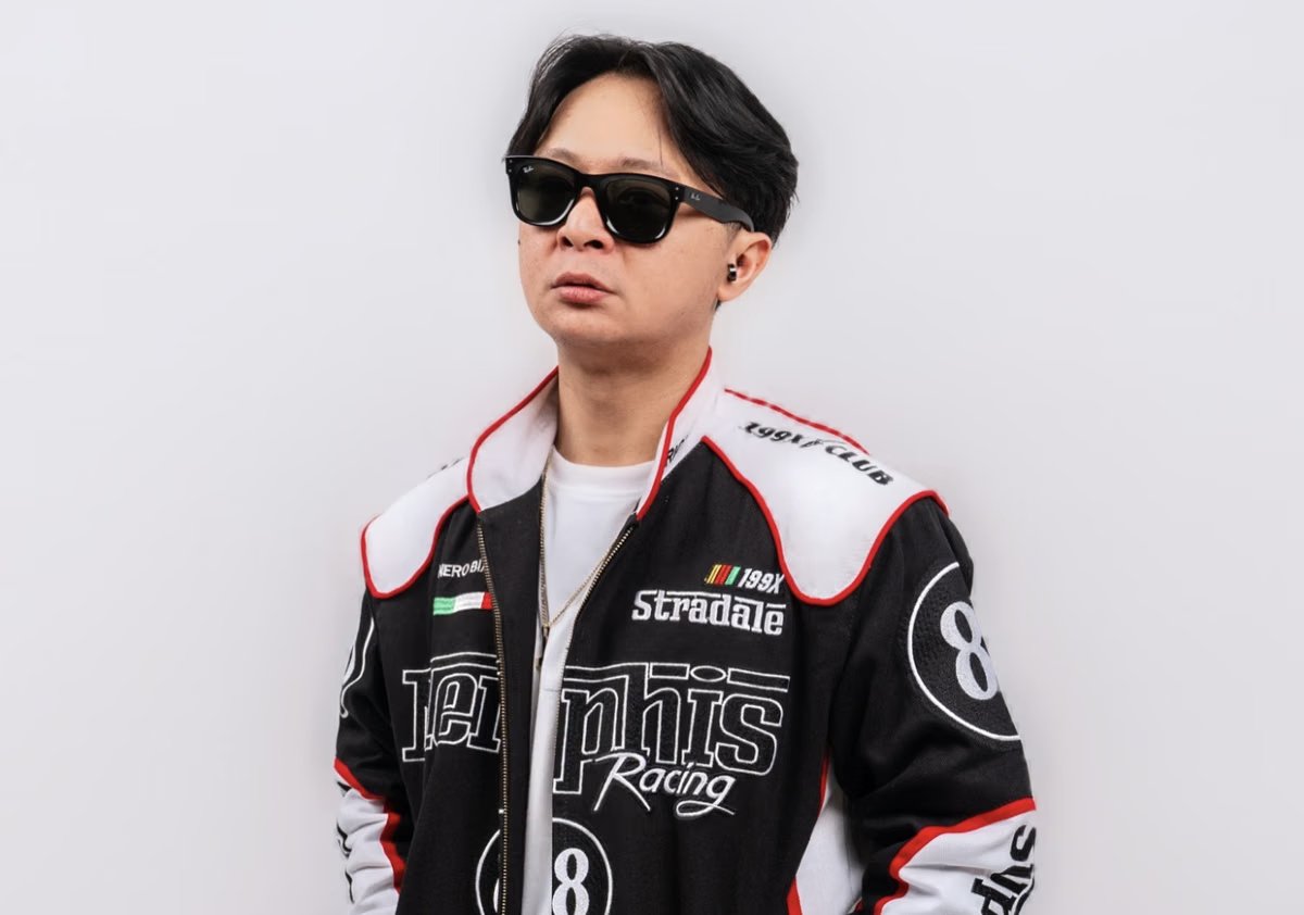 insidefolkative's tweet photo. Bravy dalam postingan di Threads nya,

"Kalo kepuasan cuma tentang menang, semua juara catur pasti hidupnya lega. Kalo kesuksesan cuma dengan nomor 1, pasti semua juara balap lari hidupnya tercukupi. Dan kalo hidup cuma tentang bahagia, taman bermain harusnya tiap hari rame.

Segitu kompleks dan serunya hidup, sampe kadang kita sering lupa kapan waktunya bersyukur."