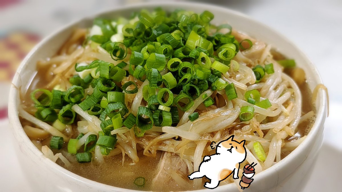 kixix1's tweet photo. 子どもが食べたい！って事で1つ買ってみた。味見したら、なんかしょっぱい…。チルドのほうがまだうまみがあっておいしかった気がする…。これなら自分で作ったほうが良きかも。あとカロリーは見なかったことにする😆
#おうちごはん
#セブンイレブン
#セブンプレミアム 
#G系ってガツン系の略らしい https://t.co/3R3MHkmcDi