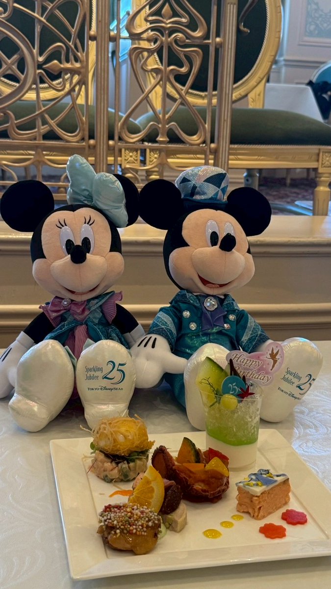 MinnieNep63's tweet photo. とーーても贅沢な空間で幸せな一時！！お食事も美味しくて、ピアノ演奏では泣かされそうになって。いいお天気で甲板でるのも気持ちよかった！！25周年楽しい。 https://t.co/QYNsR7xteE