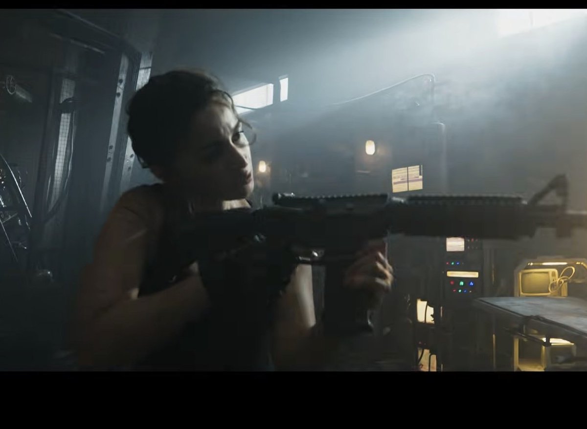 crazy__shikhu's tweet photo. Alia is a trained Assassin under a secret program called Alpha but don't know how an assault rifle is held 😭😭 https://t.co/wYQJzzknZ2