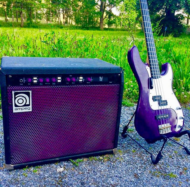 southturn's tweet photo. @Guitarbizon Squire P/J fretless… 
Ampeg B1 https://t.co/LCJ6BWNntx