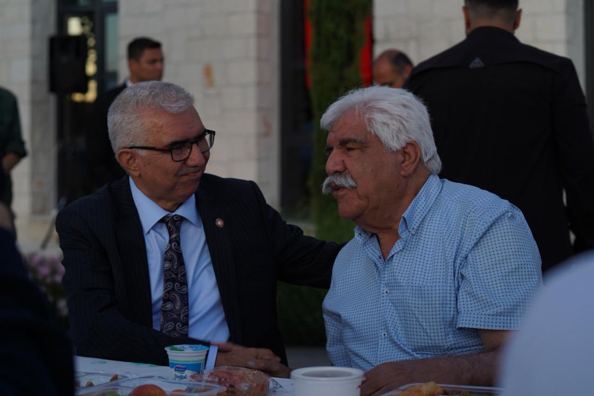 Kizilay's tweet photo. Muharrem ayının ilk gününde, hicri yılın bereketini ve kardeşliğin sıcaklığını aynı sofrada paylaştık.

Tunceli Yolkonak Köyü’nde, Tunceli Valisi Şefik Aygöl’ün katılımıyla düzenlenen iftar programında ilk oruçlarımızı birlik ve dayanışma duygusuyla açtık.

Bu iyilik sofrası #SensizOlmaz ❤️