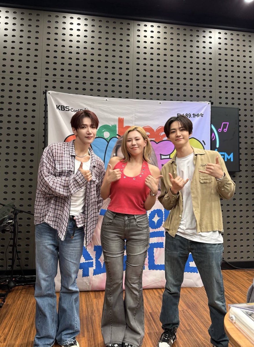 AllAround_JAYB's tweet photo. Queen's Day with 준케이, 제이비 full ver. / [가비의 슈퍼라디오] I KBS 260617 방송 
>> https://t.co/P49EHeu1yL 

📸 IG : superradio.gabee

#JAYB #제이비 @defjaybkr https://t.co/ngnuMgFyDT